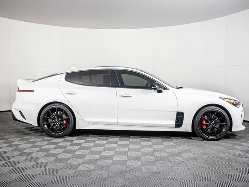 2022 Kia Stinger GT2 Upper Image 2