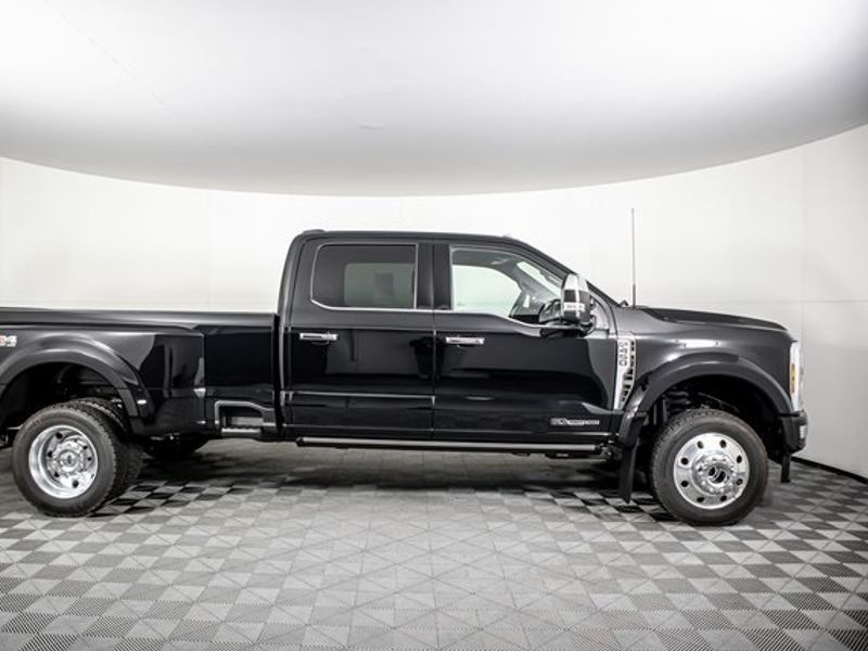 2024 Ford F-450 Super Duty Platinum Crew Cab Upper Image 2