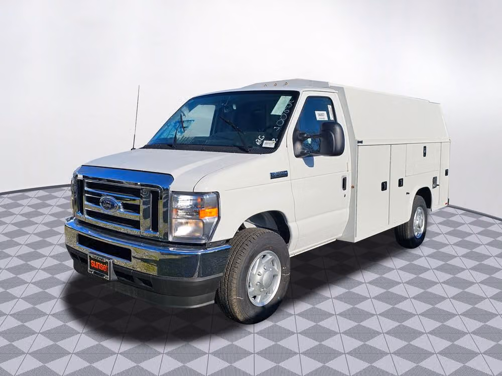 2025 Ford E-Series Base Commercial/Cutaway/Chassis Image 3