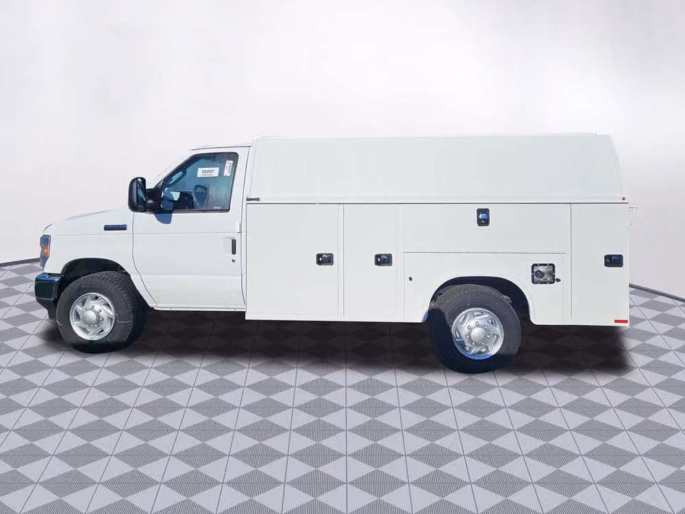 2025 Ford E-Series Base Commercial/Cutaway/Chassis Image 4