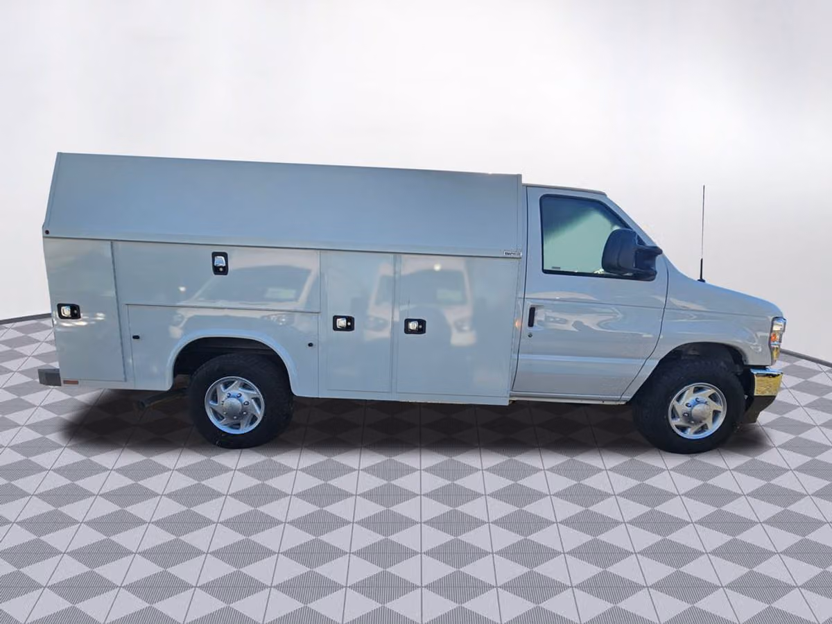 2025 Ford E-Series Base Commercial/Cutaway/Chassis Image 8