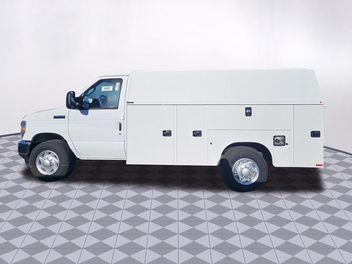 2025 Ford E-Series Base Commercial/Cutaway/Chassis Image 4