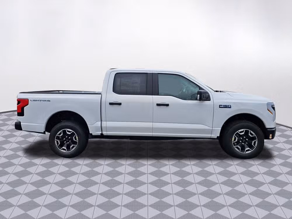2024 Ford F-150 Lightning Pro SuperCrew Image 9