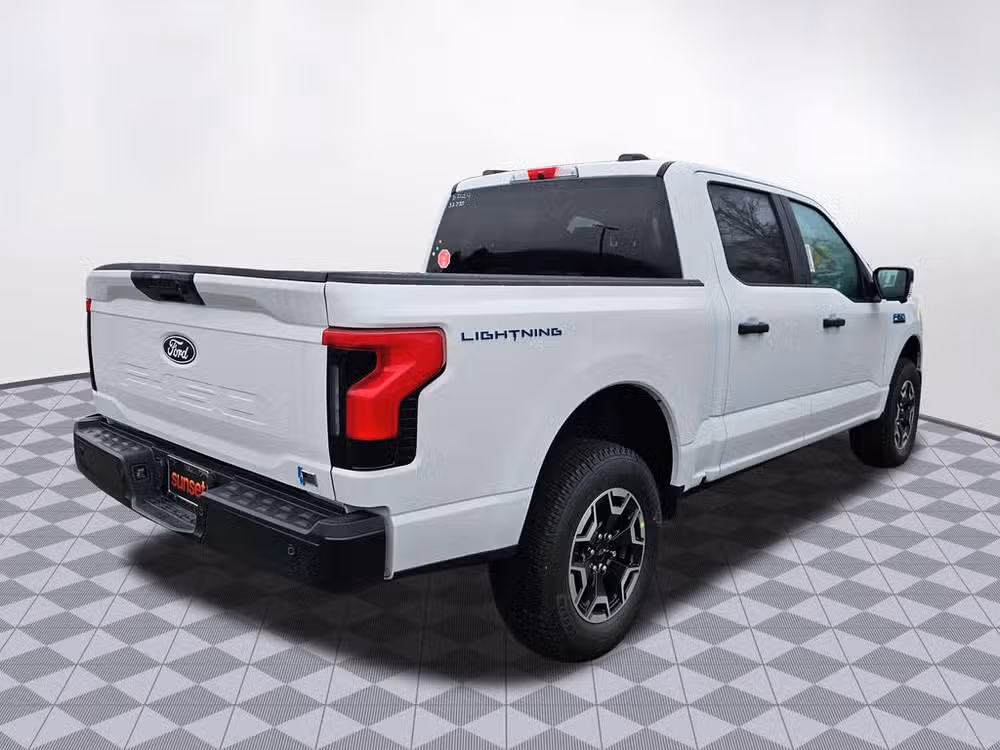 2024 Ford F-150 Lightning Pro SuperCrew Image 8
