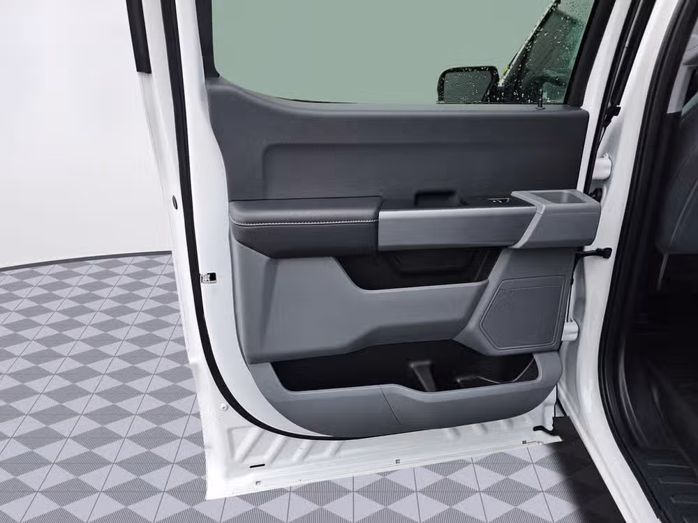 2024 Ford F-150 Lightning Pro SuperCrew Image 17