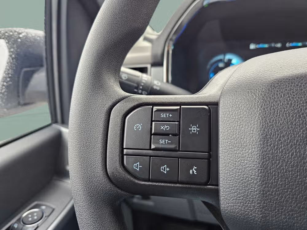 2024 Ford F-150 Lightning Pro SuperCrew Image 28