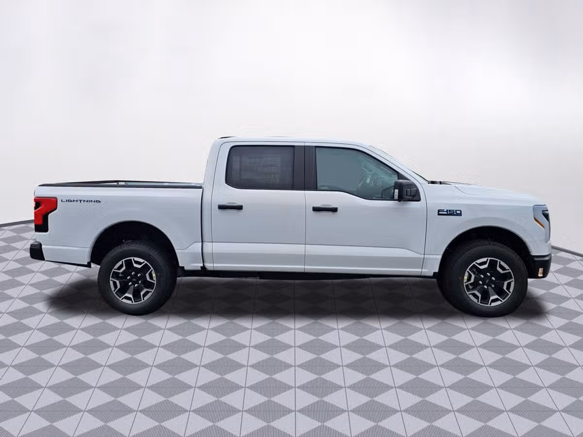 2024 Ford F-150 Lightning Pro SuperCrew Image 9