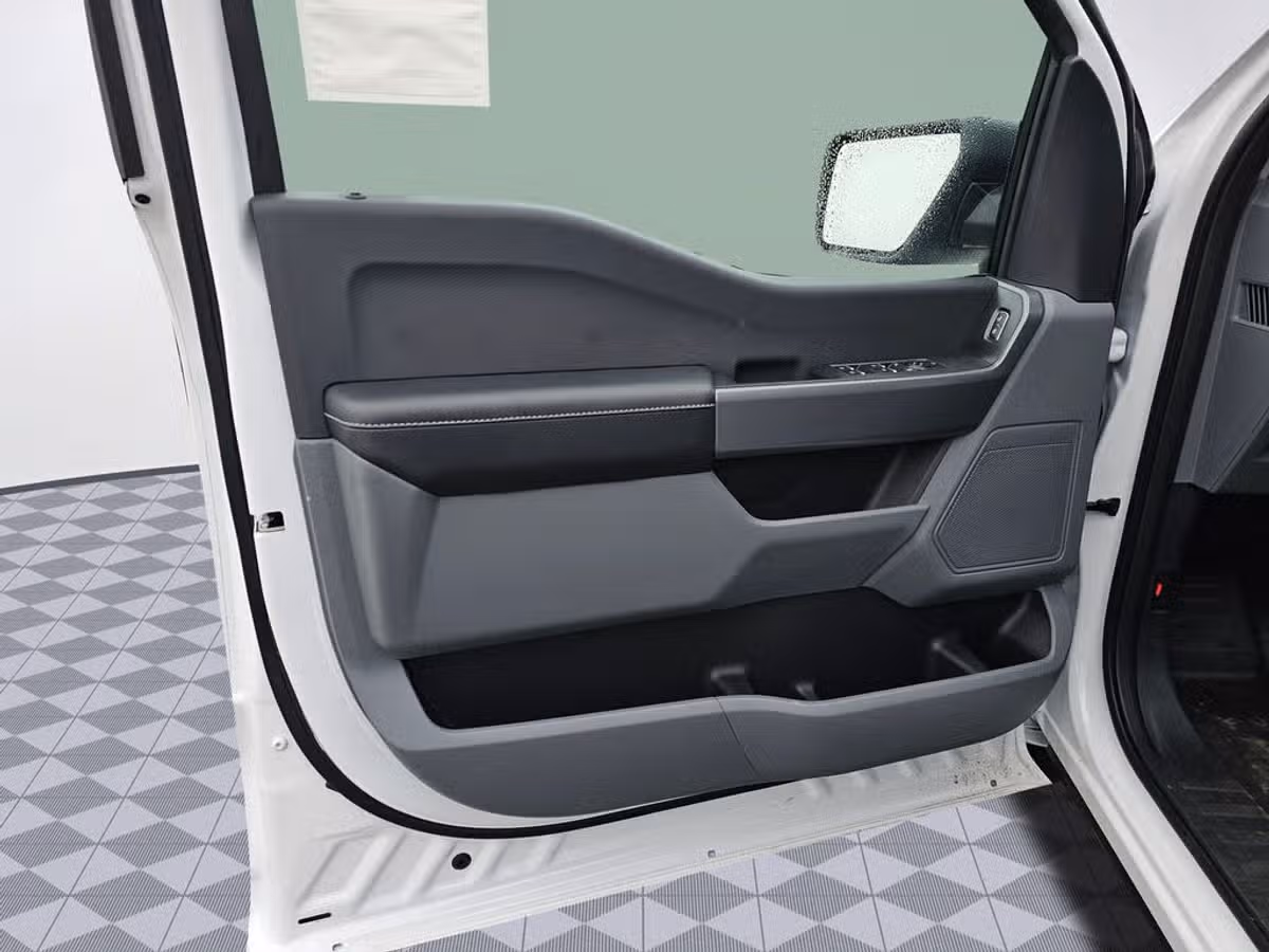 2024 Ford F-150 Lightning Pro SuperCrew Image 21