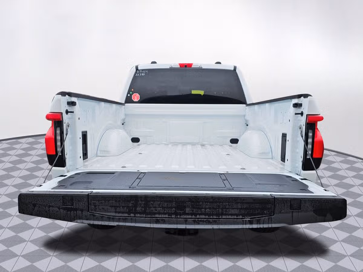 2024 Ford F-150 Lightning Pro SuperCrew Image 16
