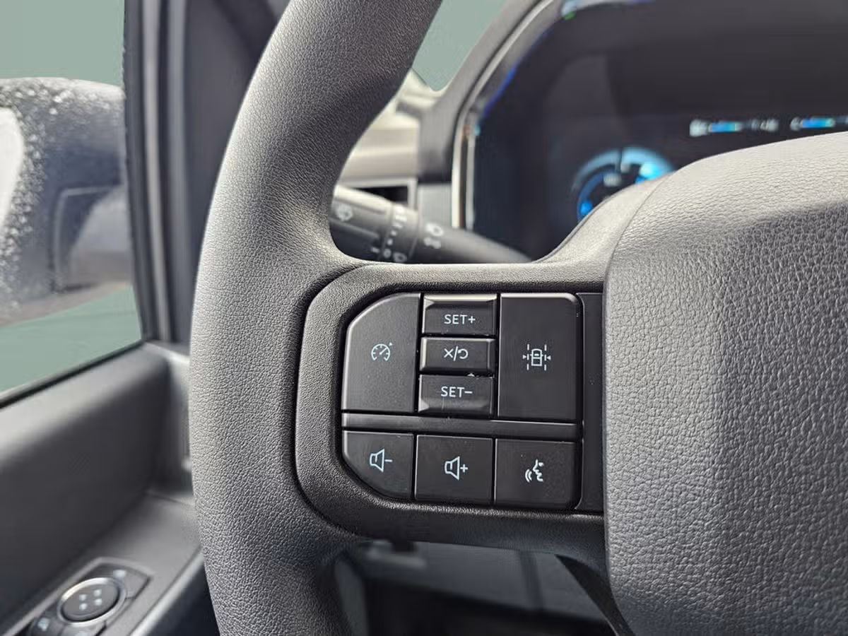 2024 Ford F-150 Lightning Pro SuperCrew Image 28