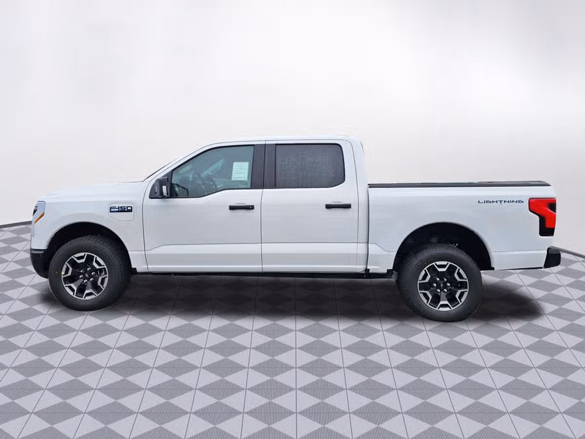 2024 Ford F-150 Lightning Pro SuperCrew Image 5