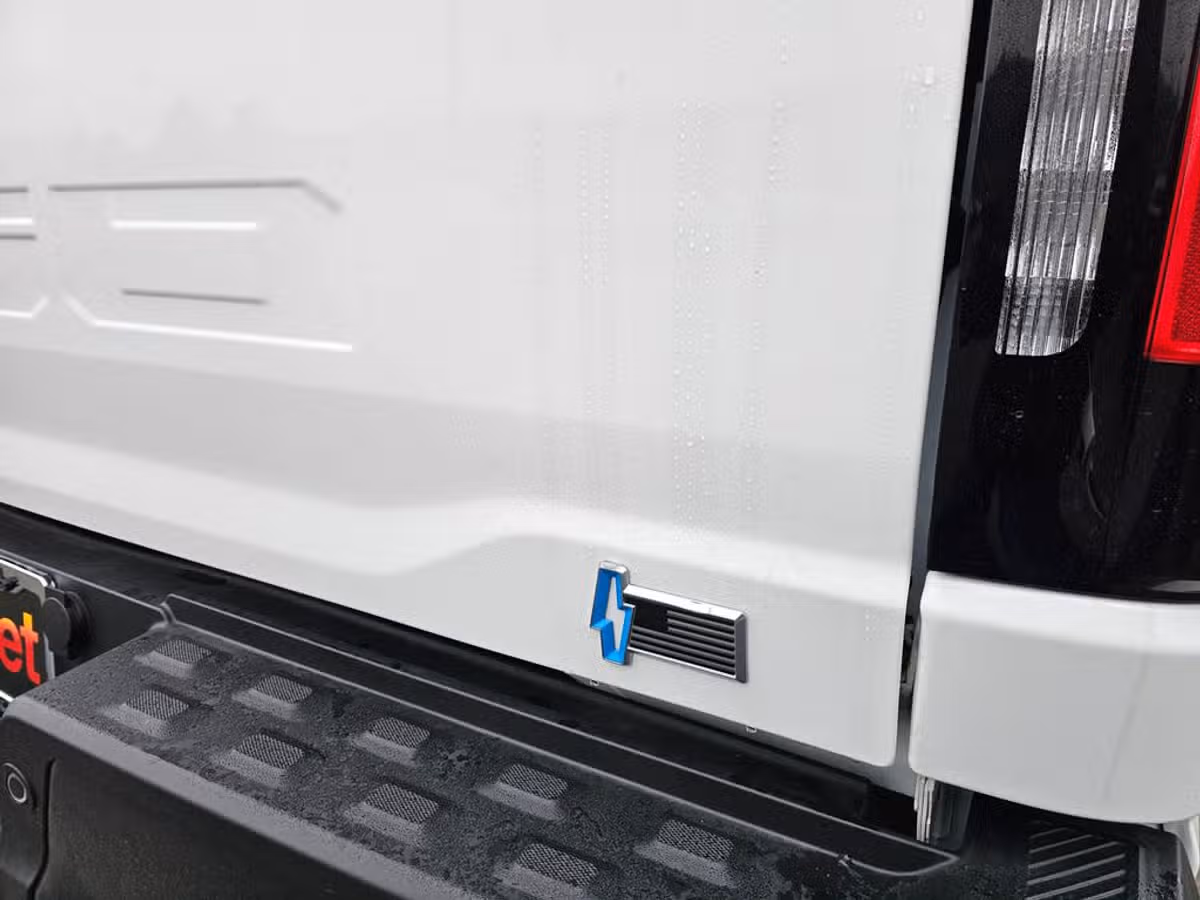 2024 Ford F-150 Lightning Pro SuperCrew Image 15
