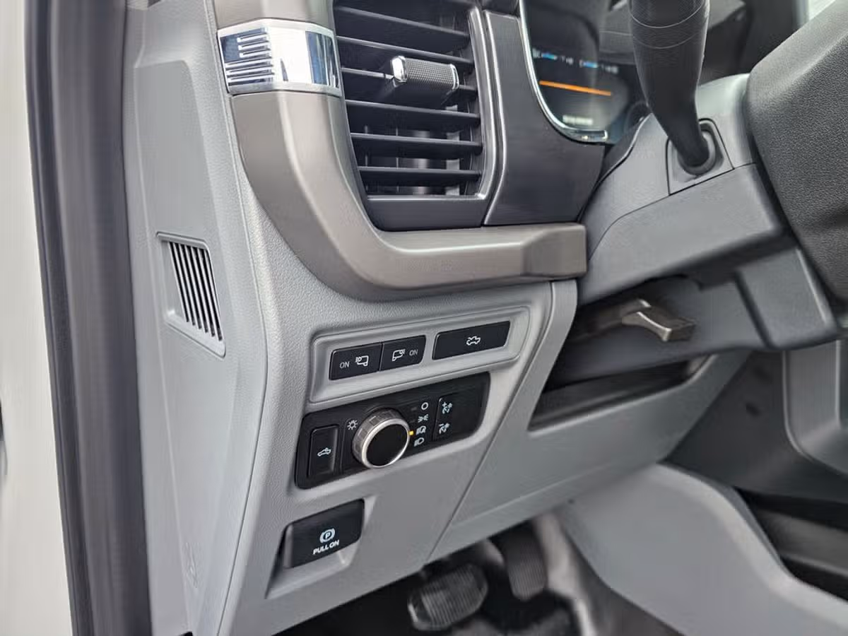 2024 Ford F-150 Lightning Pro SuperCrew Image 24