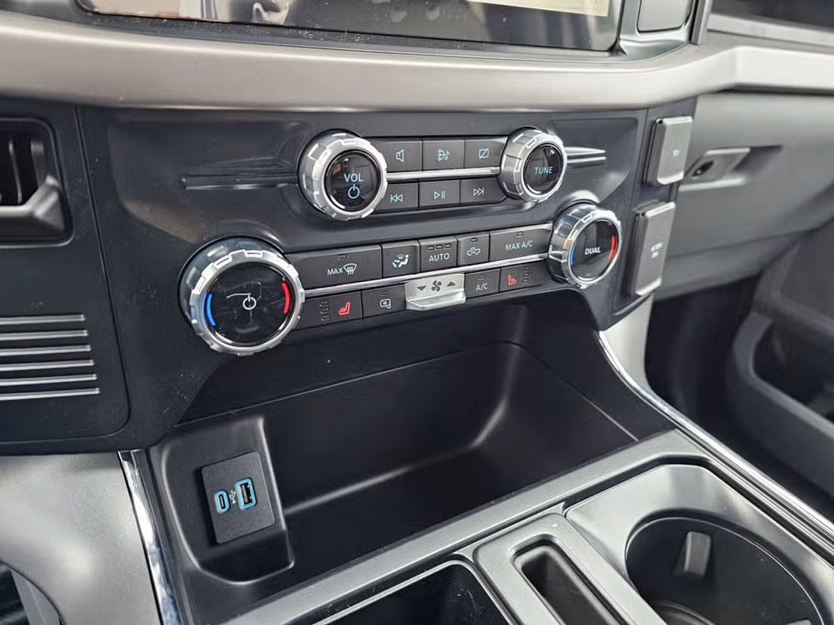 2024 Ford F-150 Lightning Pro SuperCrew Image 32