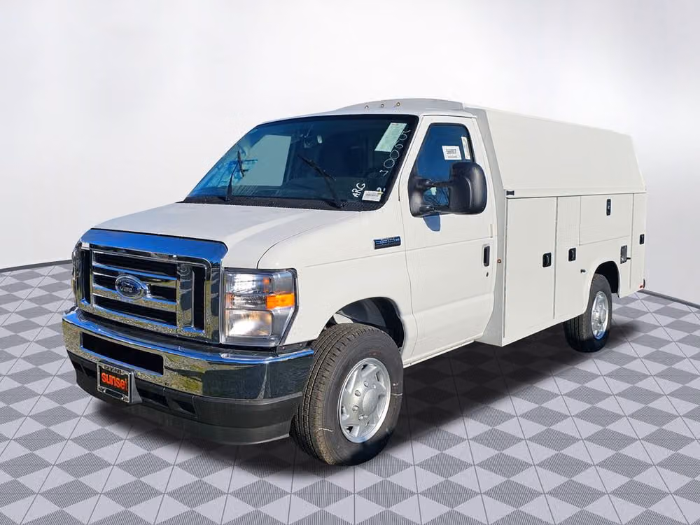 2025 Ford E-Series Base Commercial/Cutaway/Chassis Image 3