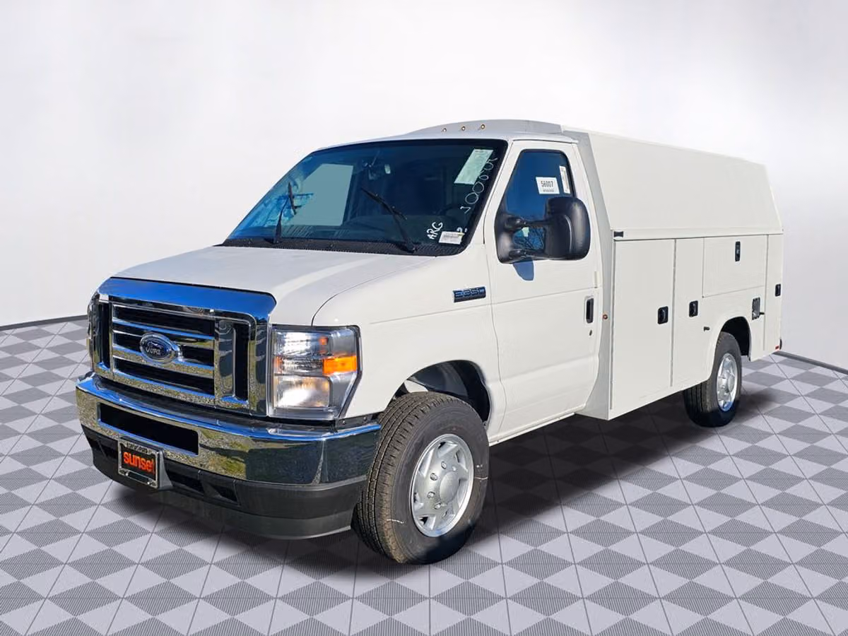 2025 Ford E-Series Base Commercial/Cutaway/Chassis Image 3