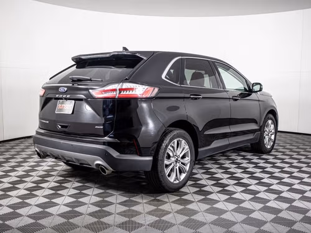 2023 Ford Edge Titanium Lower Image 1