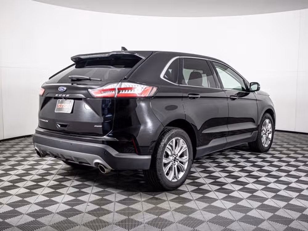 2023 Ford Edge Titanium Image 3
