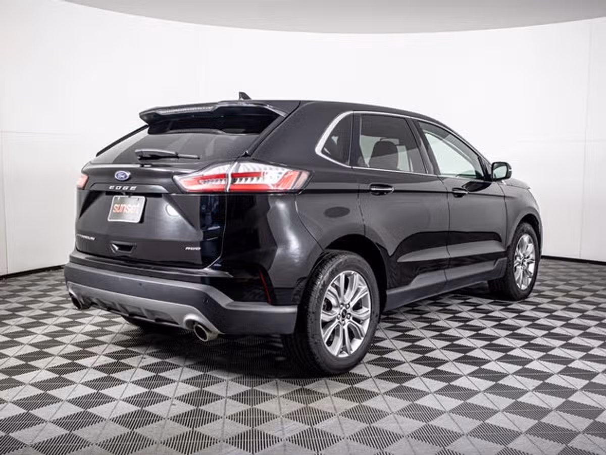 2023 Ford Edge Titanium Image 3
