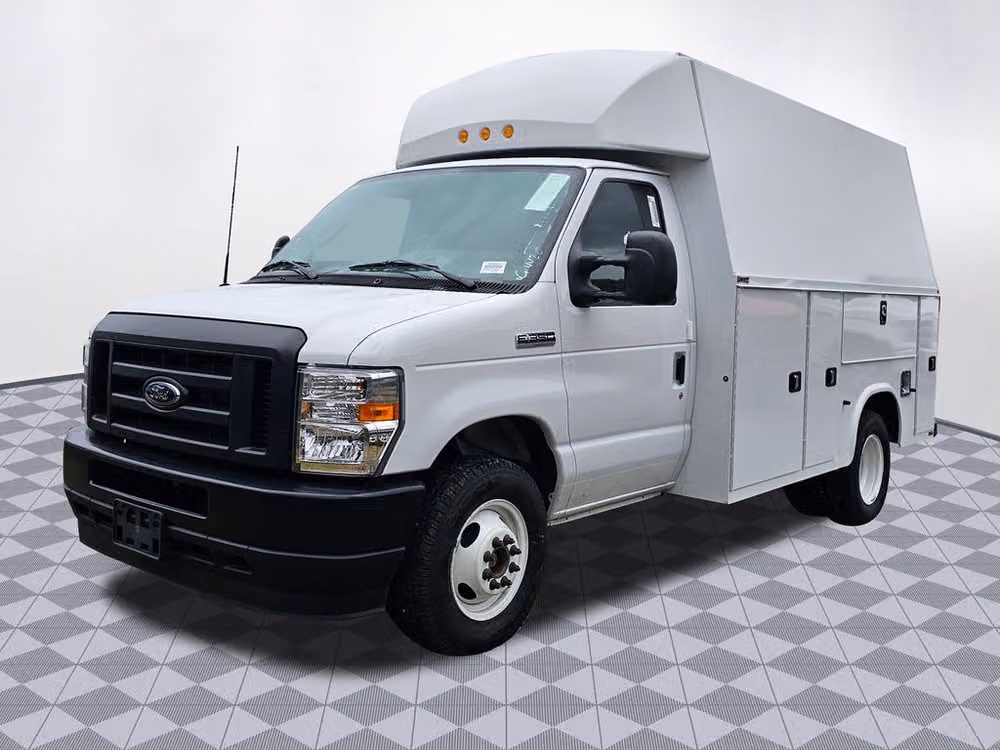 2024 Ford E-Series Base Commercial/Cutaway/Chassis Image 3