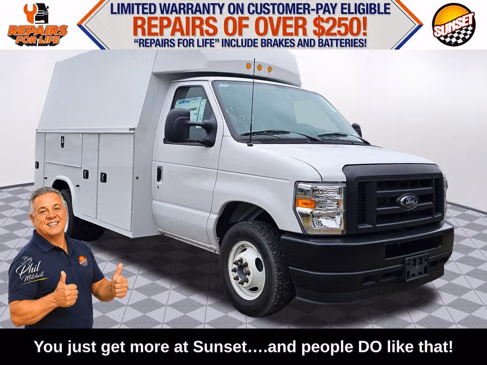 2024 Ford E-Series Base Commercial/Cutaway/Chassis Image 1