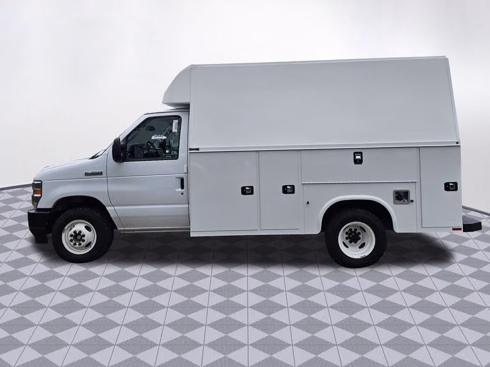 2024 Ford E-Series Base Commercial/Cutaway/Chassis Image 4