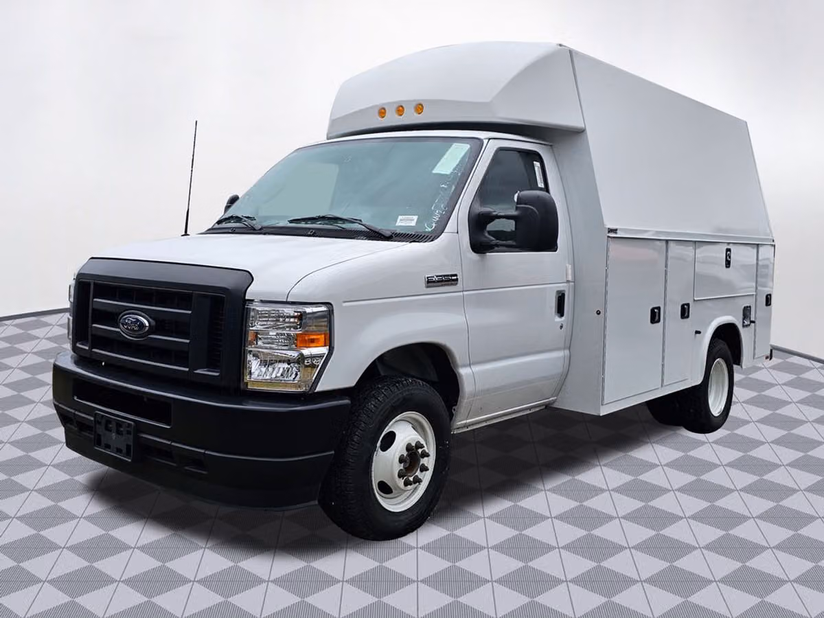 2024 Ford E-Series Base Commercial/Cutaway/Chassis Image 3