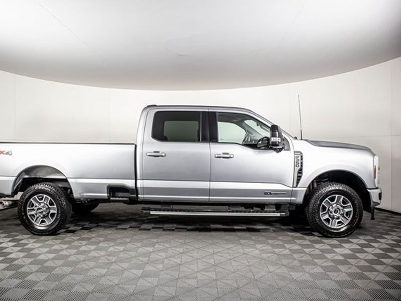 2024 Ford F-350 Super Duty Lariat Crew Cab Upper Image 2