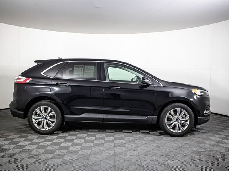 2022 Ford Edge Titanium Upper Image 2