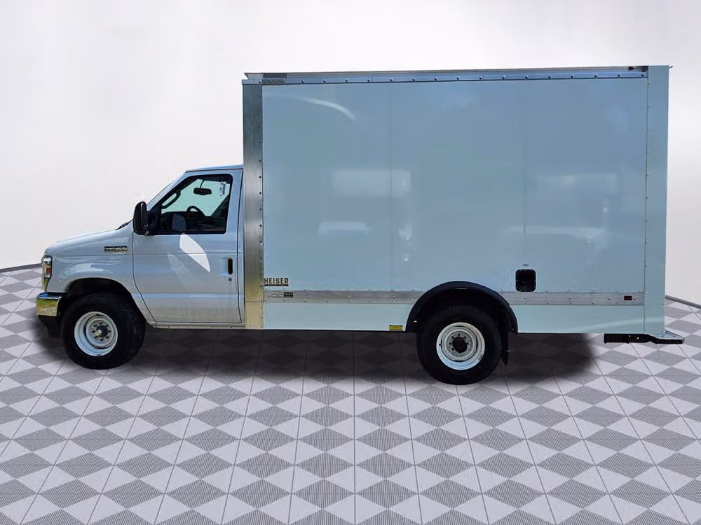 2026 Ford E-Series Base Commercial/Cutaway/Chassis Image 4