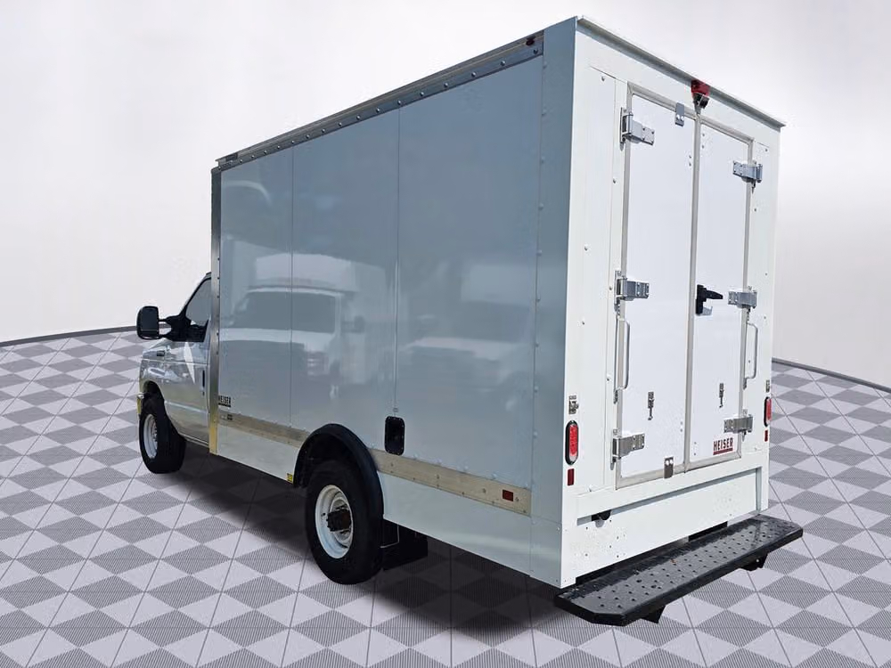 2026 Ford E-Series Base Commercial/Cutaway/Chassis Image 5