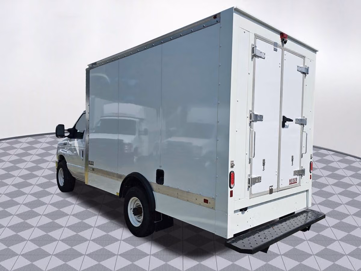 2026 Ford E-Series Base Commercial/Cutaway/Chassis Image 5