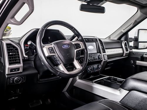2020 Ford F-350 Super Duty Lariat Crew Cab Lower Image 3