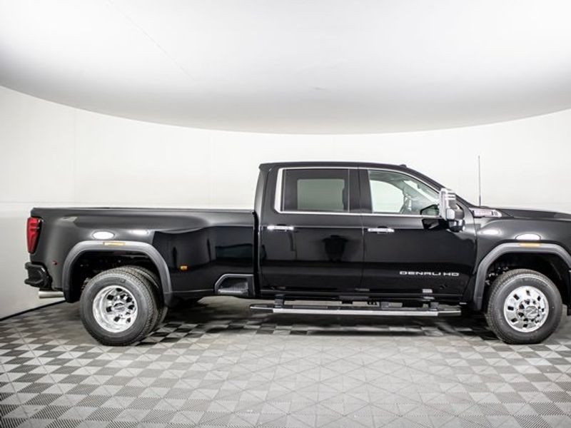 2025 GMC Sierra 3500HD Denali Crew Cab Upper Image 2