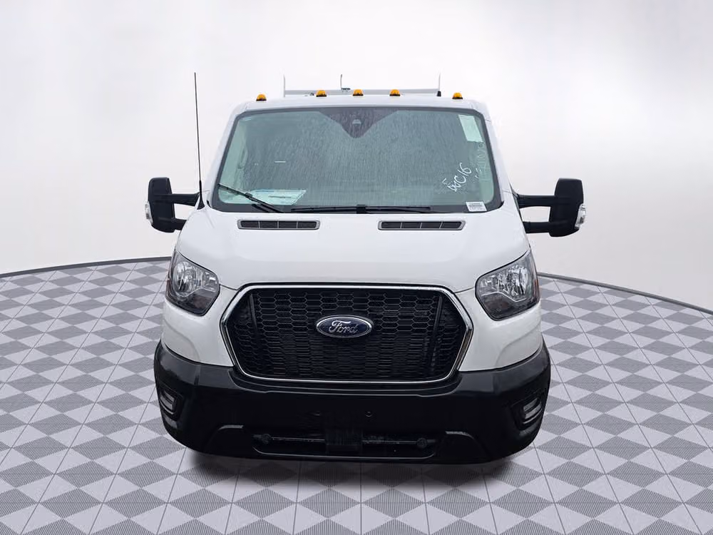 2024 Ford Transit Base Commercial/Cutaway/Chassis Image 2