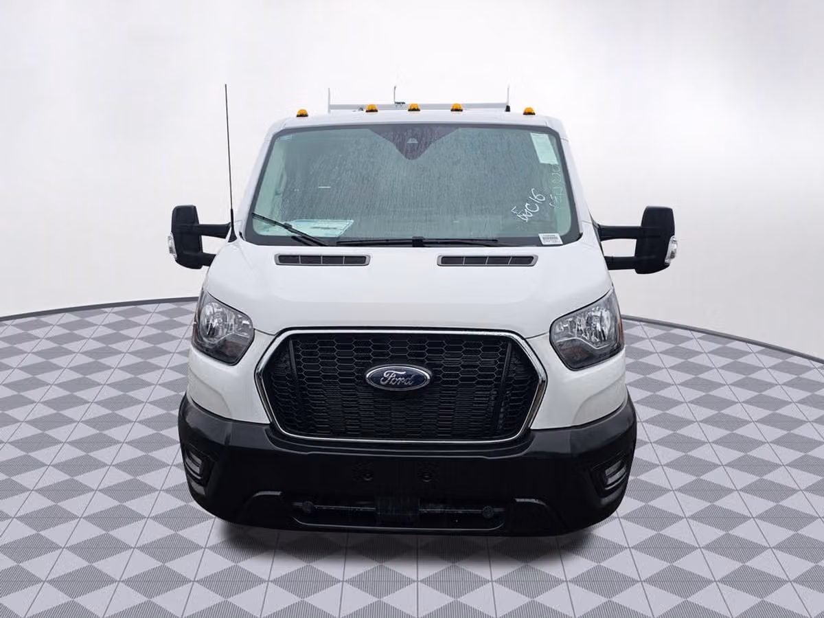 2024 Ford Transit Base Commercial/Cutaway/Chassis Image 2