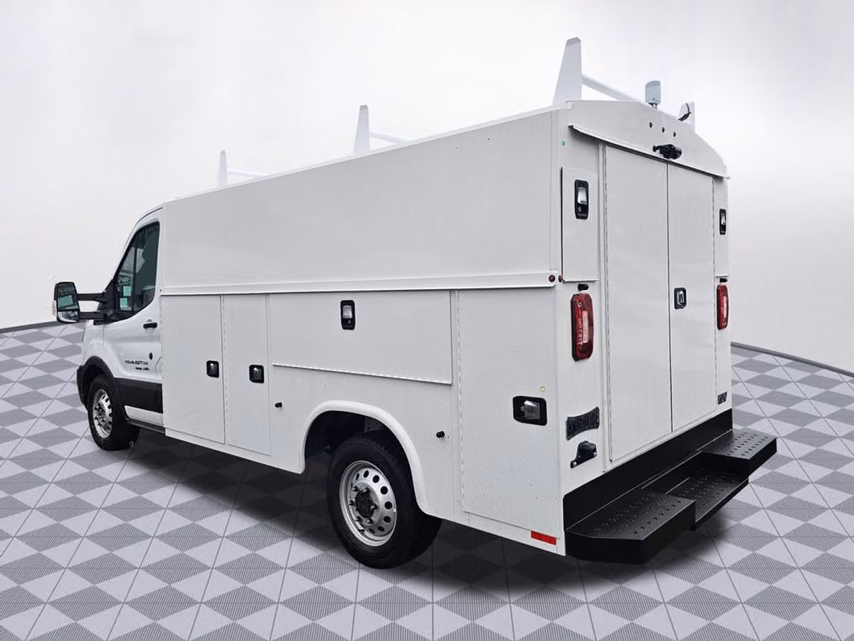 2024 Ford Transit Base Commercial/Cutaway/Chassis Image 5