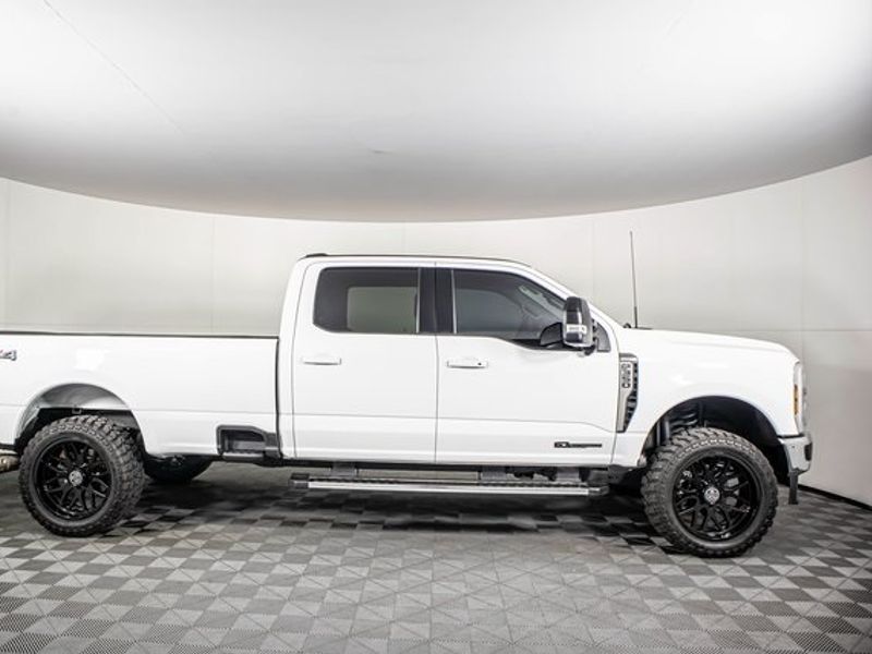 2024 Ford F-350 Super Duty Lariat Crew Cab Upper Image 2