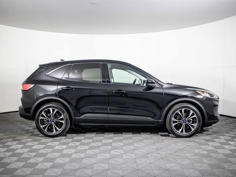 2022 Ford Escape Hybrid SE Upper Image 2