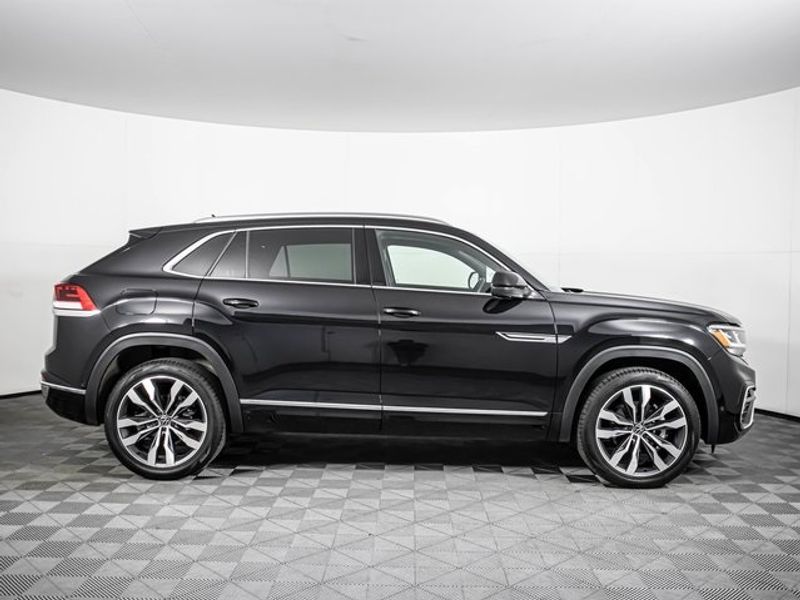 2023 Volkswagen Atlas Cross Sport V6 SEL Premium R-Line 4Motion Upper Image 2