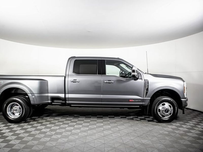 2024 Ford F-350 Super Duty Platinum Crew Cab Upper Image 2