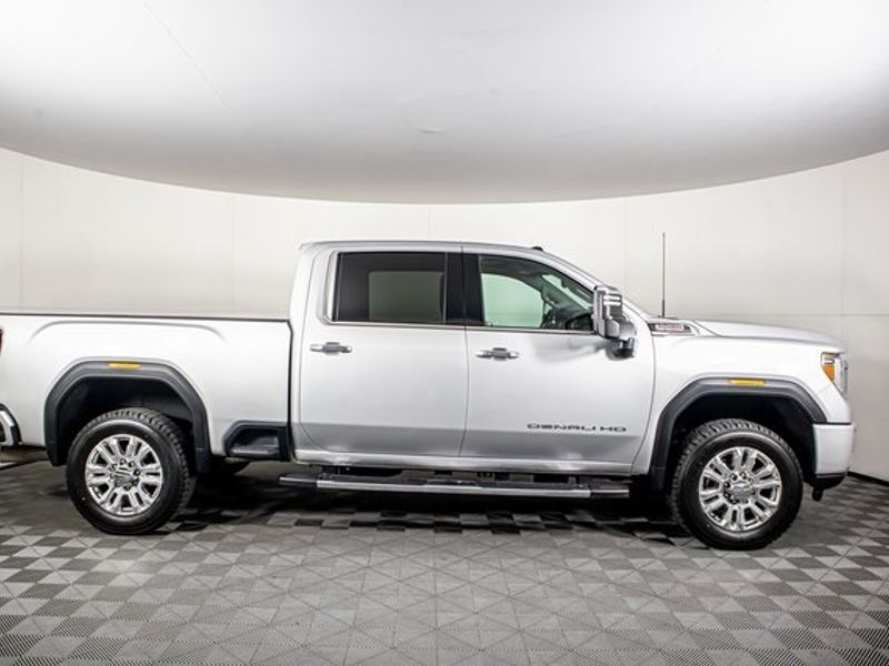 2022 GMC Sierra 3500HD Denali Crew Cab Upper Image 2
