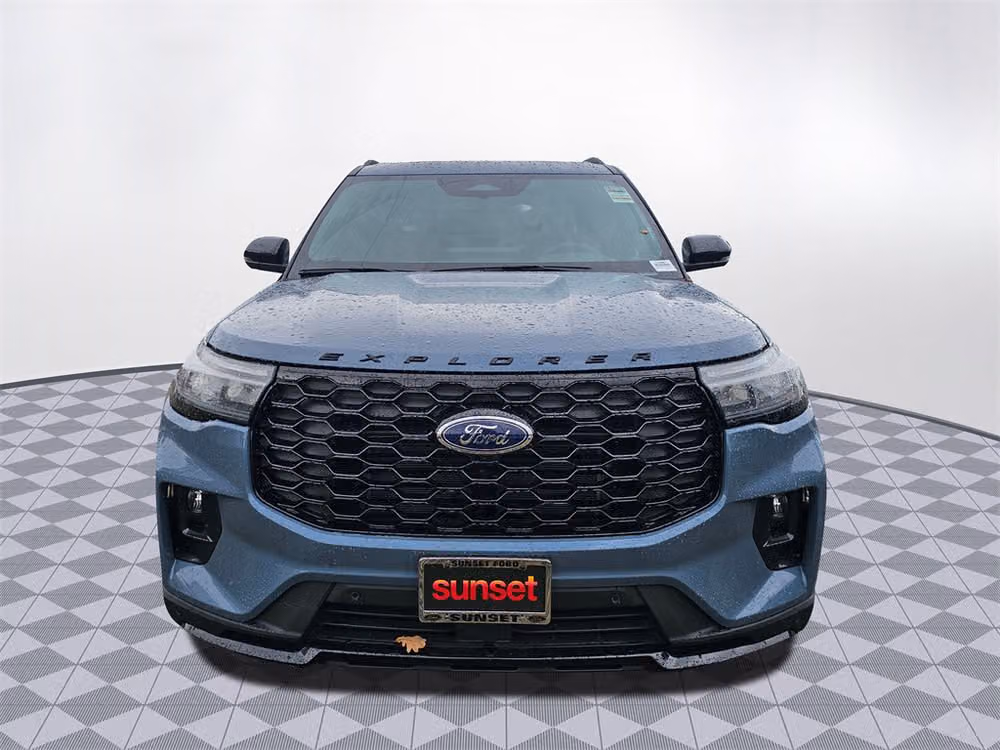 2025 Ford Explorer ST-Line Image 2