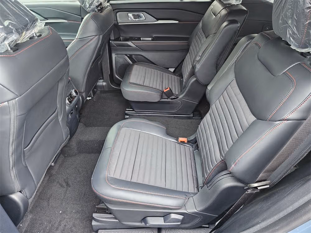 2025 Ford Explorer ST-Line Image 15