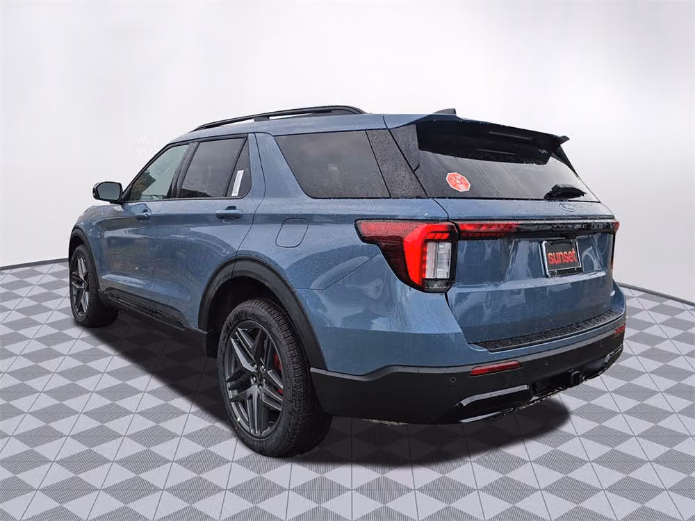 2025 Ford Explorer ST-Line Image 6