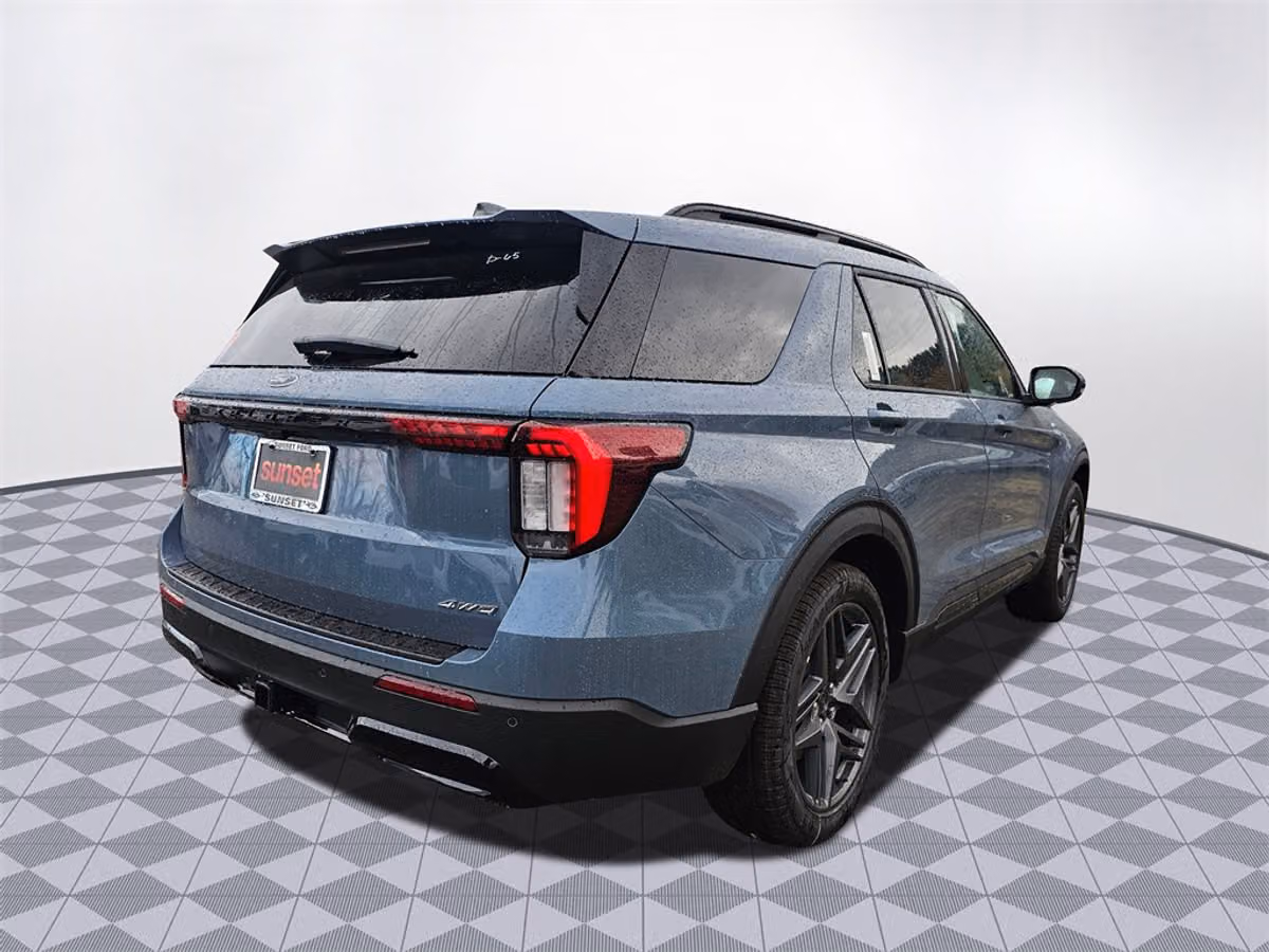 2025 Ford Explorer ST-Line Image 8