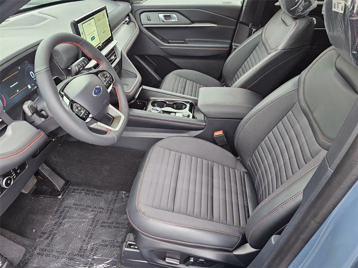 2025 Ford Explorer ST-Line Image 20