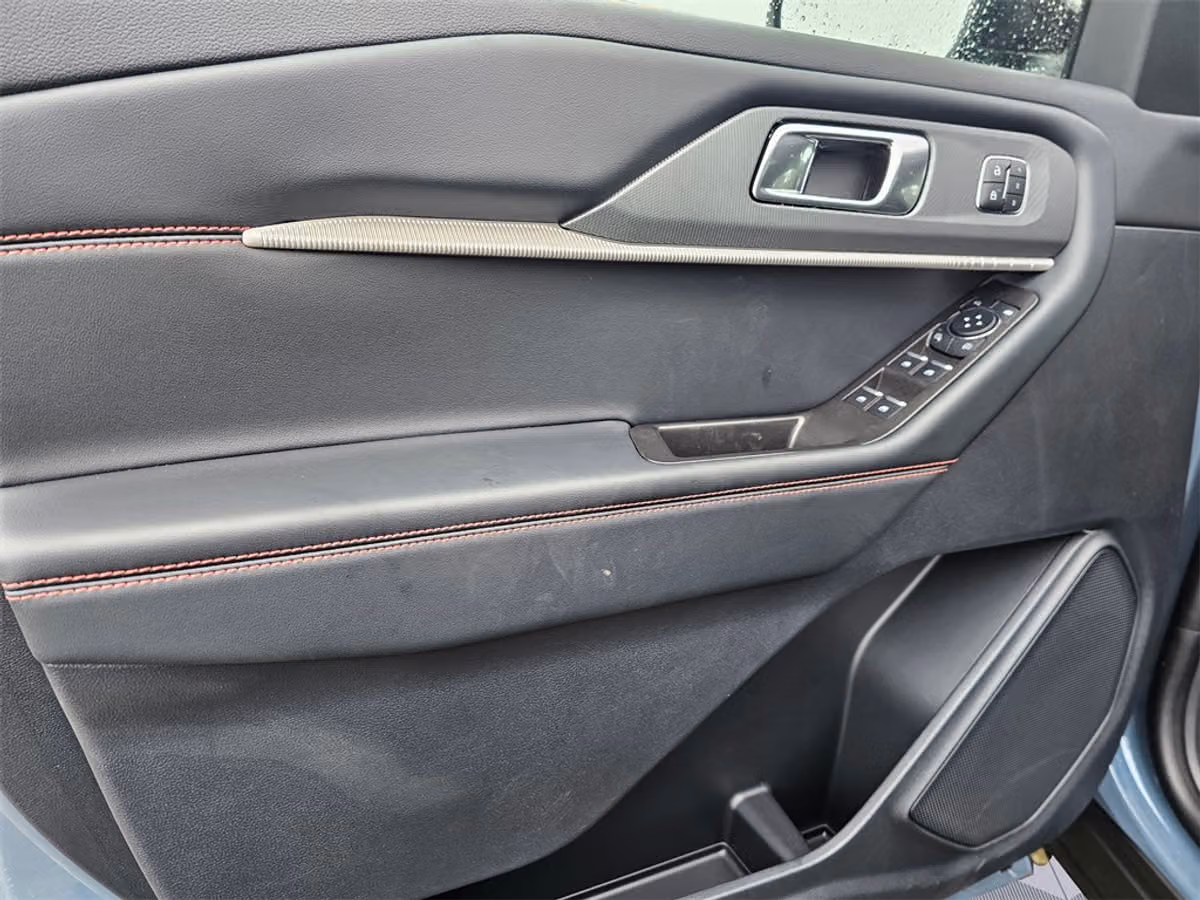 2025 Ford Explorer ST-Line Image 19