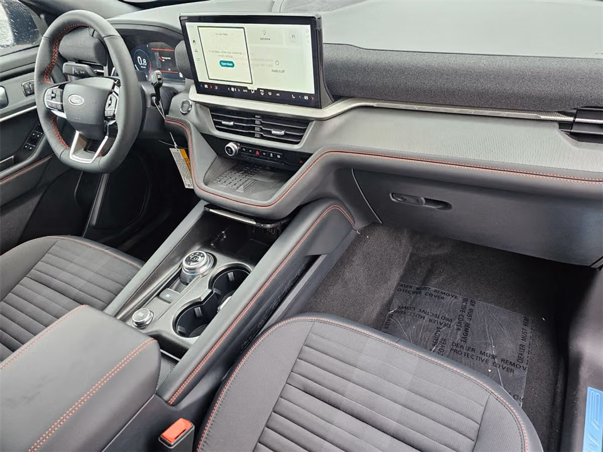 2025 Ford Explorer ST-Line Image 11