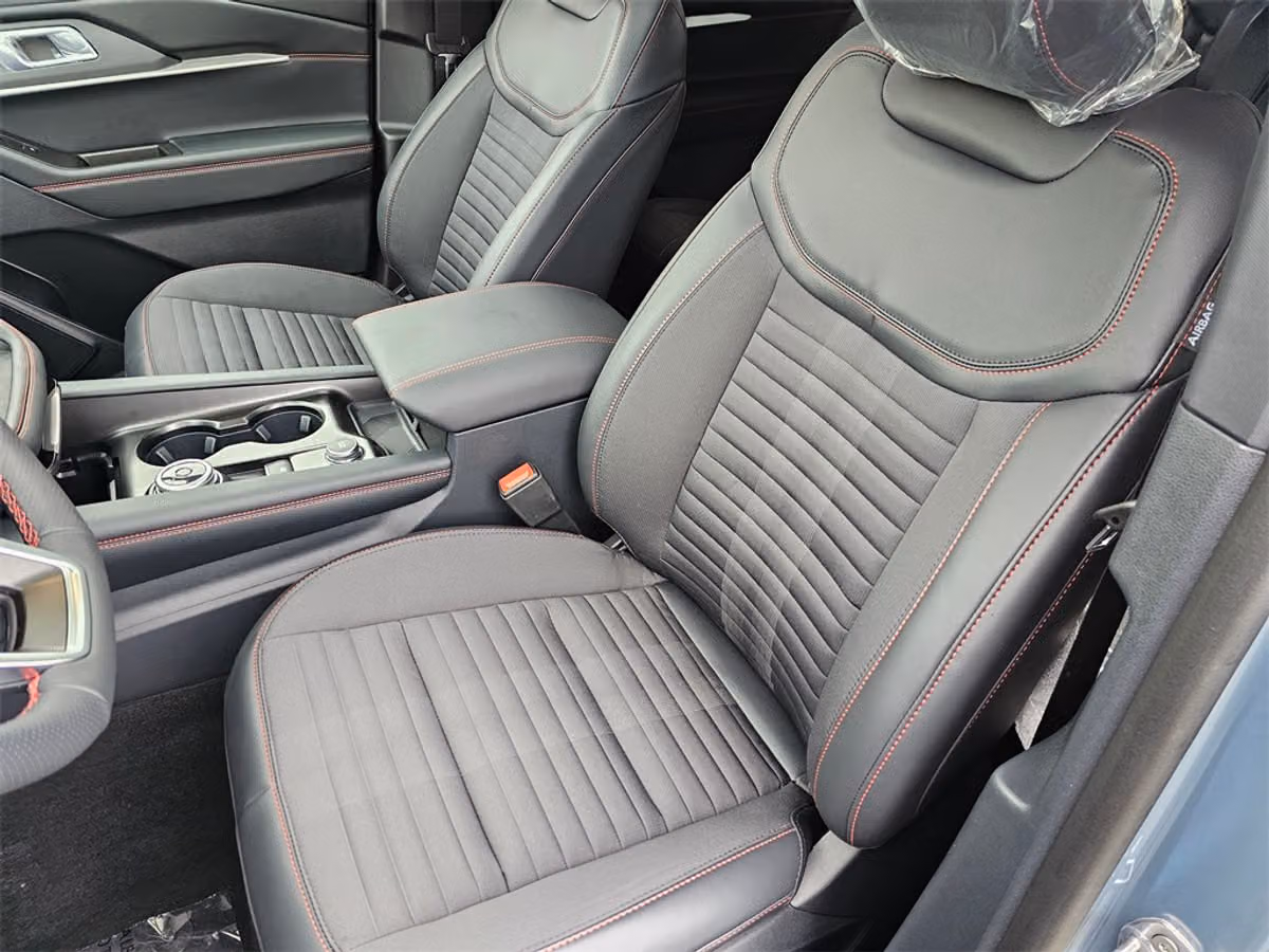 2025 Ford Explorer ST-Line Image 21